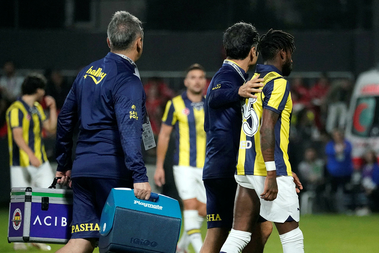 İsmail Kartal’dan radikal karar! İşte Fenerbahçe’nin Trabzonspor maçı 11’i