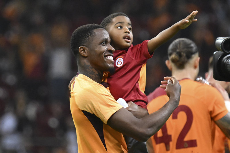 Wilfried Zaha dünyanın gündeminde! ’Galatasaray’ı taşıdı’