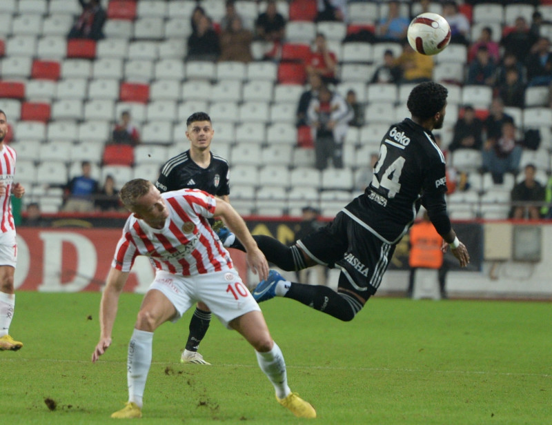 Spor yazarları Antalyaspor - Beşiktaş maçını yorumladı! Vasatlar ordusu
