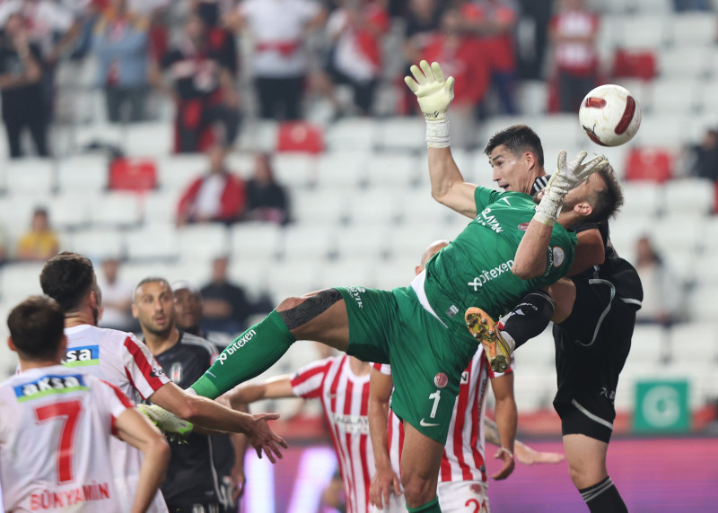 Spor yazarları Antalyaspor - Beşiktaş maçını yorumladı! Vasatlar ordusu
