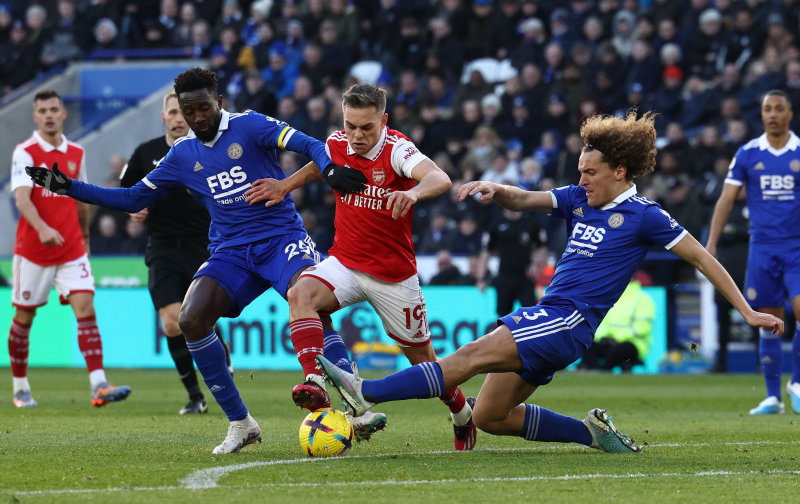İngiliz ekibi devrede! Fenerbahçe ve Galatasaray’a transferde zorlu rakip