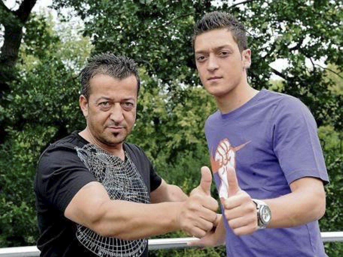 Mesut Özil’in babasından flaş itiraf! Almanya için ikna ettim
