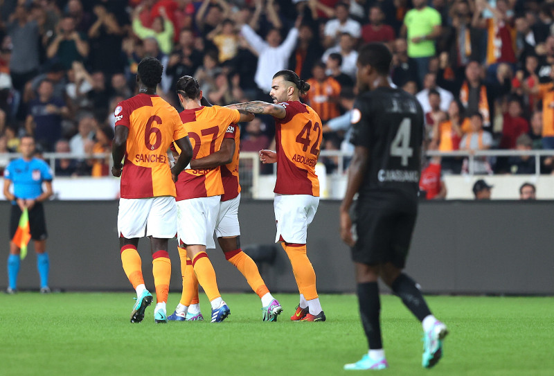 Galatasaray’da dev operasyon! Okan Buruk 5 ismin üstünü çizdi