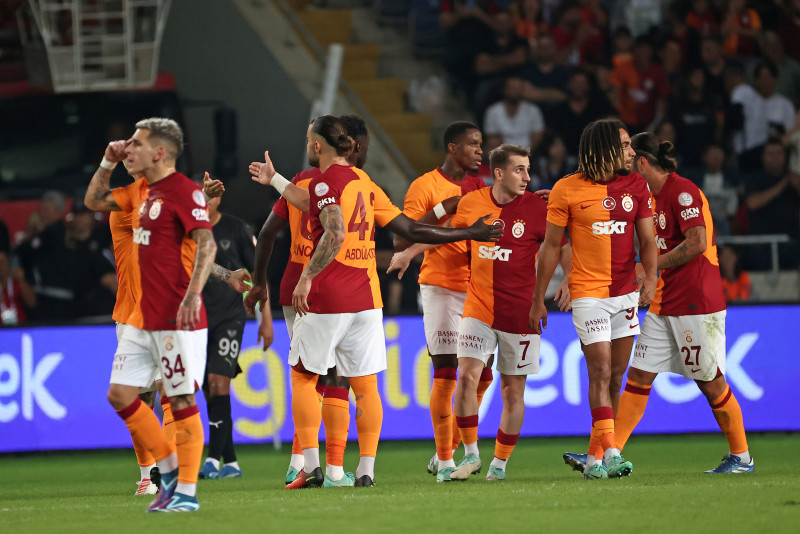 Galatasaray’da dev operasyon! Okan Buruk 5 ismin üstünü çizdi
