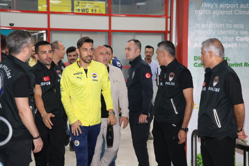 FENERBAHÇE TRANSFER HABERİ | İrfan Can Kahveci’ye Avrupa devi talip oldu! Ödenecek bonservis bedeli...