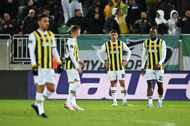 Fenerbahçe Avrupa devi ile transfer yarışına girdi!