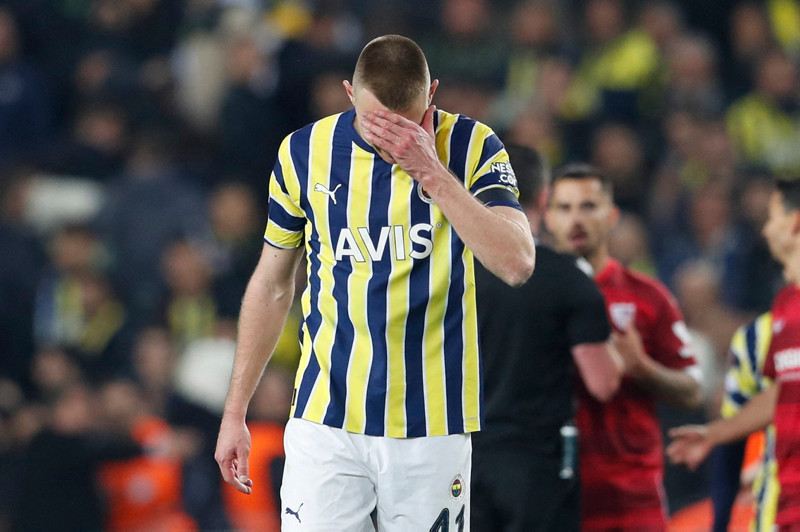 Fenerbahçe’de 2 ayrılık 1 transfer!