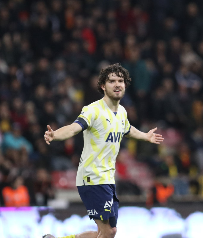 FENERBAHÇE TRANSFER HABERİ: Ferdi Kadıoğlu için dev teklif! İtalyanlar gözünü kararttı