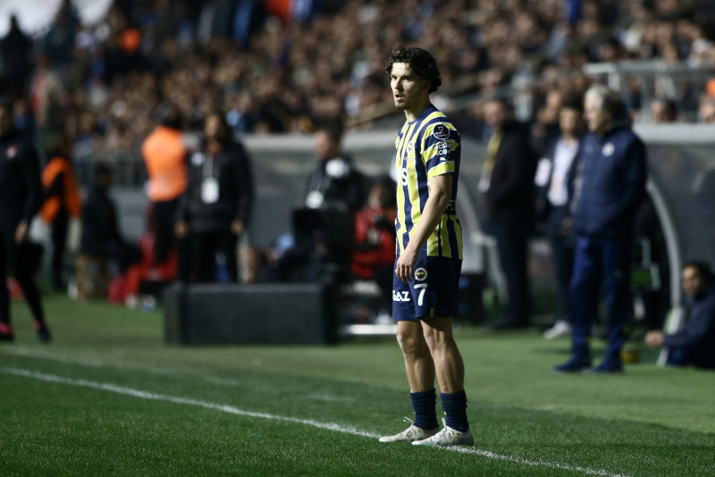 FENERBAHÇE TRANSFER HABERİ: Ferdi Kadıoğlu için dev teklif! İtalyanlar gözünü kararttı