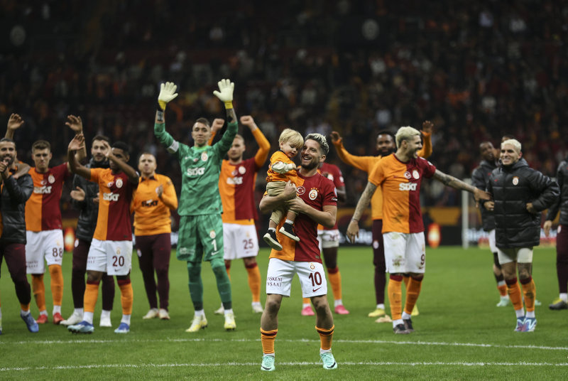 Okan Buruk karar aşamasında! Kerem Aktürkoğlu Manchester United maçında oynayacak mı?