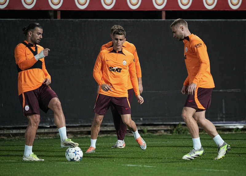 Okan Buruk karar aşamasında! Kerem Aktürkoğlu Manchester United maçında oynayacak mı?