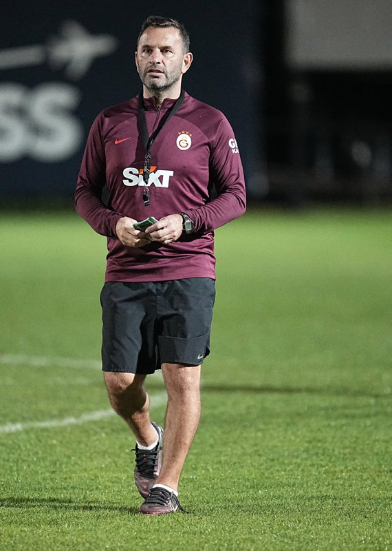 Okan Buruk karar aşamasında! Kerem Aktürkoğlu Manchester United maçında oynayacak mı?