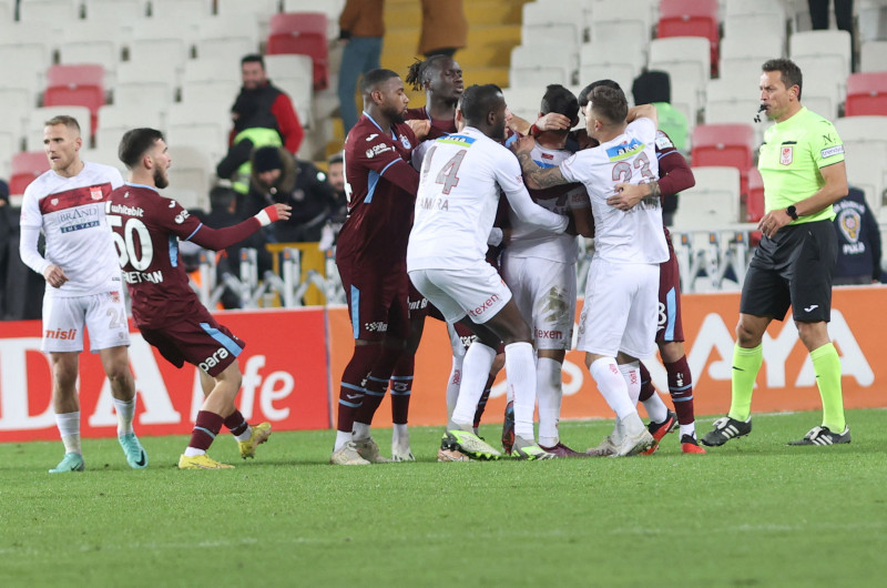 Spor yazarları EMS Yapı Sivasspor - Trabzonspor maçını yorumladı!