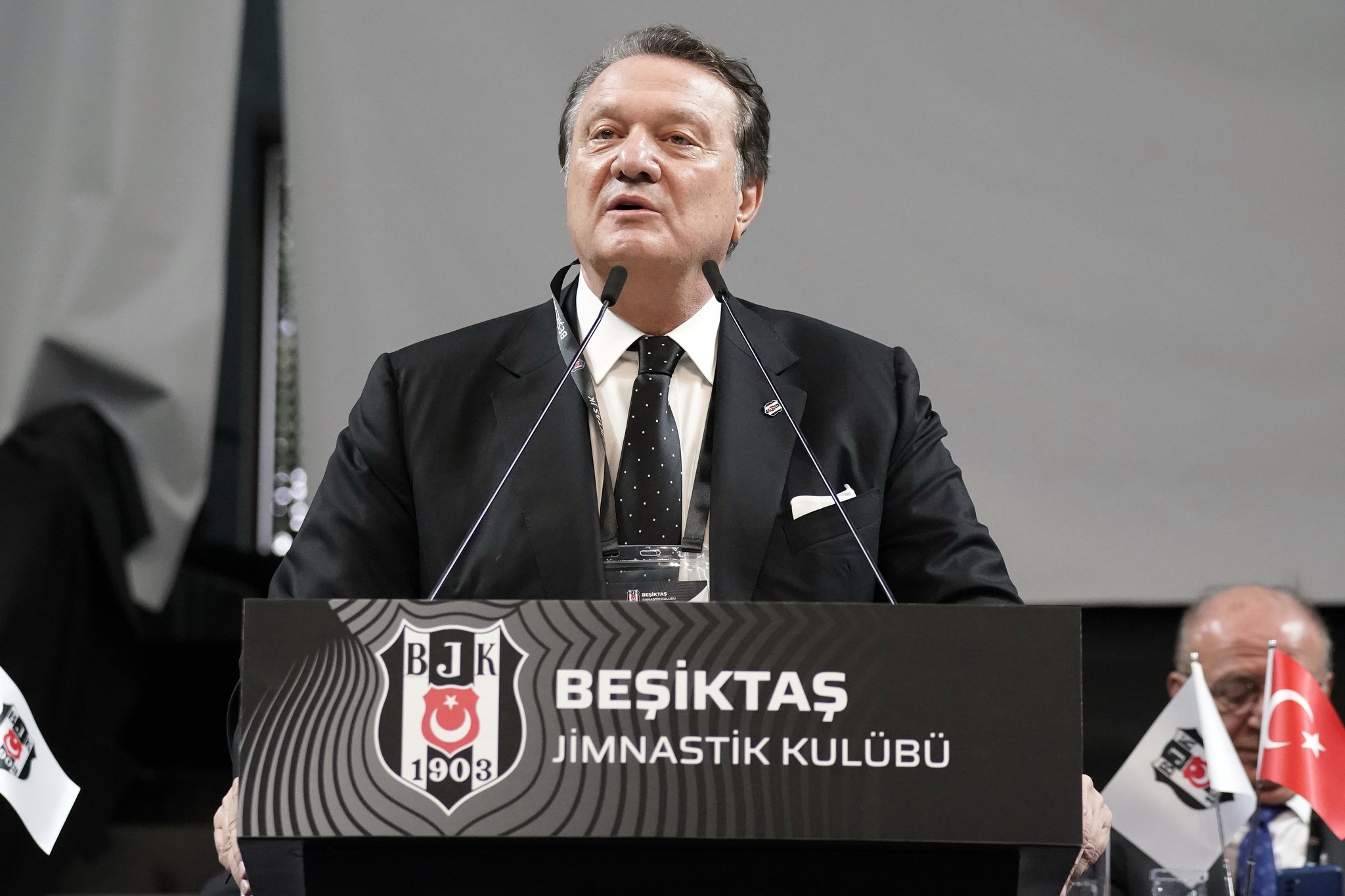 TRANSFER HABERİ | Beşiktaş’ta Başkan Hasan Arat düğmeye bastı! İki yıldız futbolcu için...