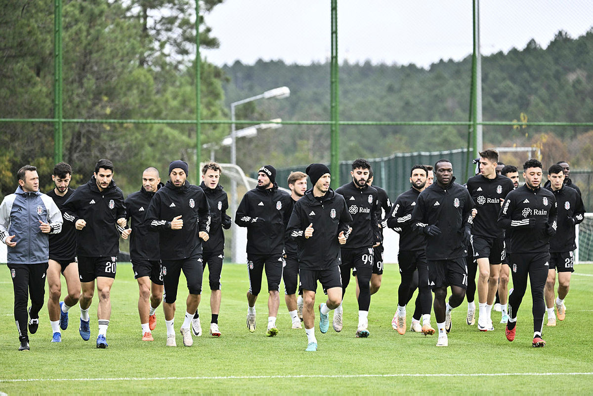 Beşiktaş - Fenerbahçe derbisi öncesi radikal karar! İşte Rıza Çalımbay ve İsmail Kartal’ın muhtemel 11’leri