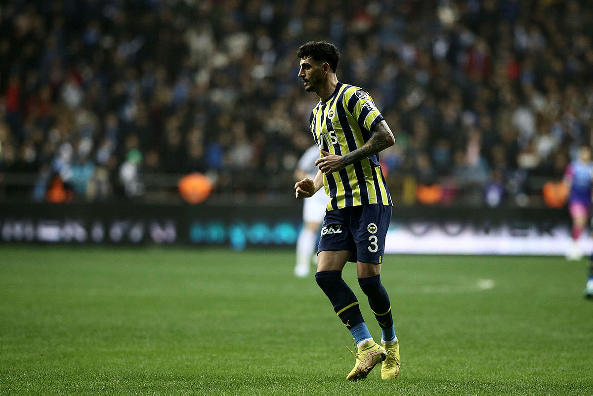 Beşiktaş - Fenerbahçe derbisi öncesi radikal karar! İşte Rıza Çalımbay ve İsmail Kartal’ın muhtemel 11’leri