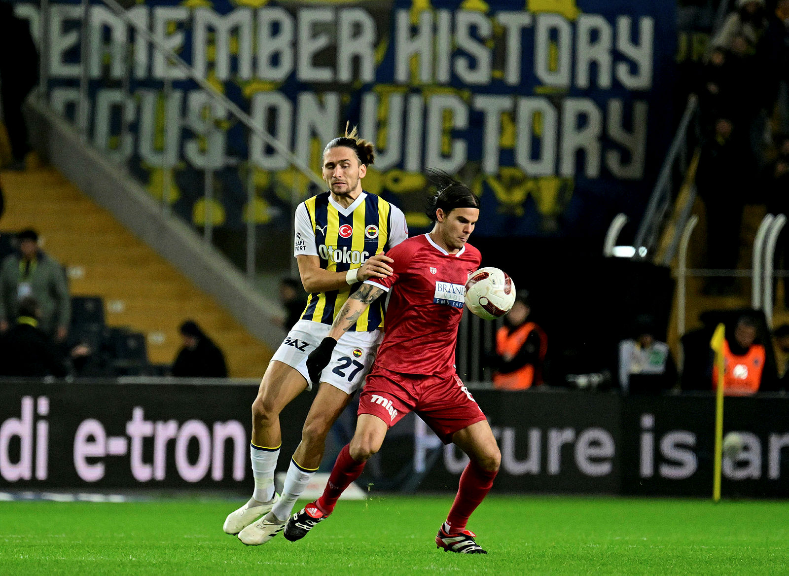 Dolmabahçe’de dev düello! İşte Beşiktaş-Fenerbahçe derbisinin ilk 11’leri