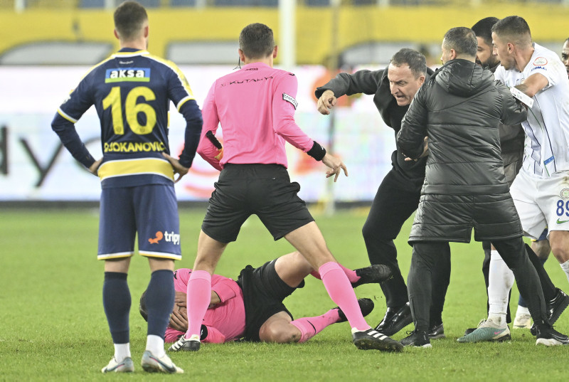 MKE Ankaragücü’nde Emre Belözoğlu’dan Halil Umut Meler sözleri!