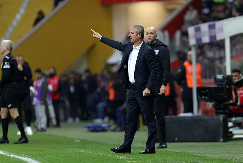 İsmail Kartal’dan Mert Hakan Yandaş’a kırmızı kart tepkisi! İşte o anlar...