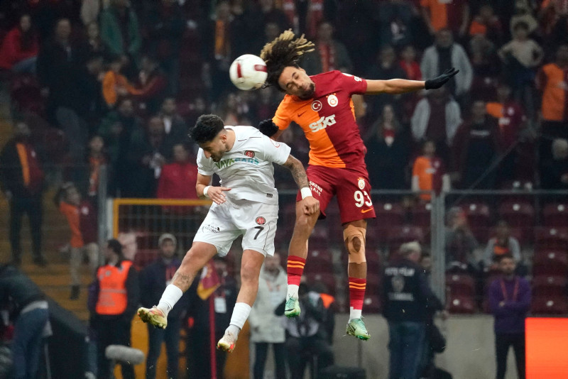Galatasaray Fatih Karagümrük maçı sonrası 2 yıldıza büyük övgü! Ayakta tuttular