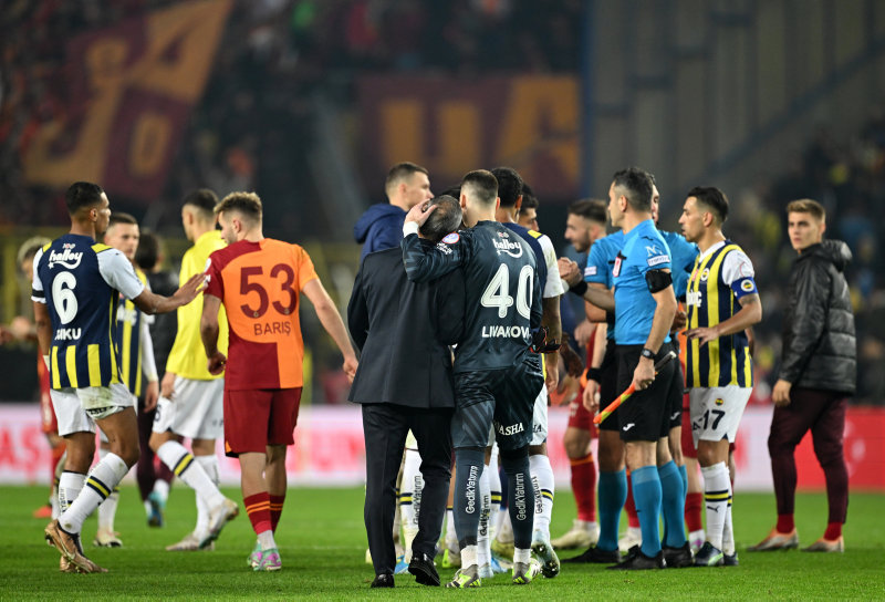 Fenerbahçe - Galatasaray derbisi öncesi soyunma odası koridorlarında çok konuşulacak olay!