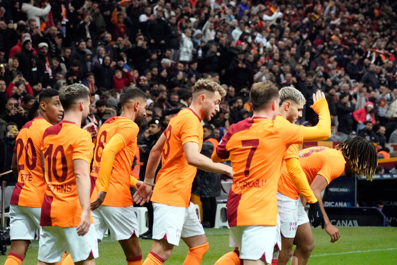 TRANSFER HABERİ | Galatasaray yeni Pirlo’sunu buldu! İsveç’ten genç yetenek geliyor