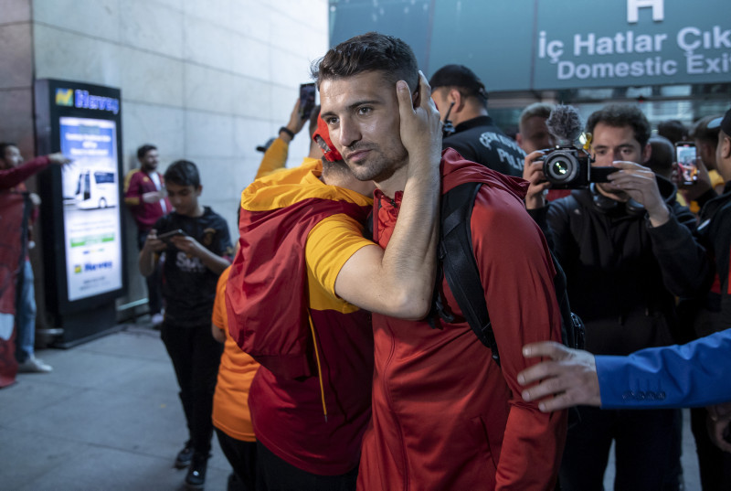 Dursun Özbek’ten taraftara müjde! Yıldız futbolcu geri dönüyor