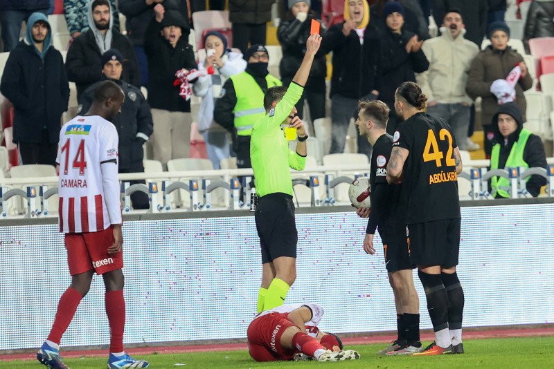 Spor yazarları Sivasspor - Galatasaray maçını değerlendirdi! Bu durumun sorumlusu...