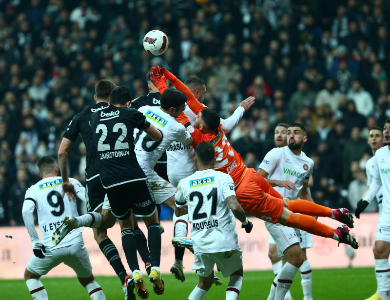 Spor yazarları Beşiktaş - Fatih Karagümrük maçını değerlendirdi! Beşiktaş çok iyi bir oyuncu kazandı