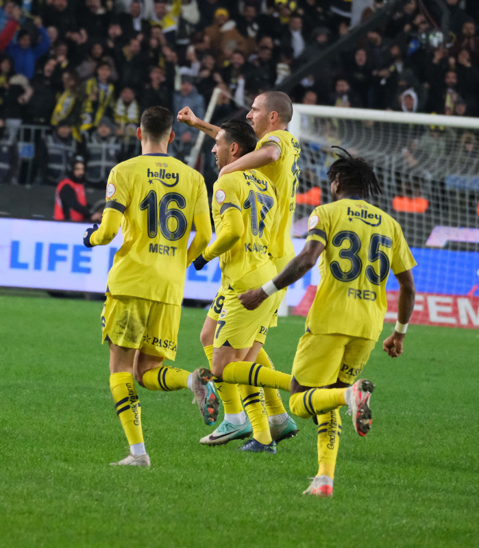 TRANSFER HABERİ - Fenerbahçe’nin yıldızı takımdan ayrılıyor! Resmi teklif yapıldı