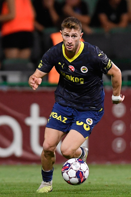 TRANSFER HABERİ - Fenerbahçe’nin yıldızı takımdan ayrılıyor! Resmi teklif yapıldı