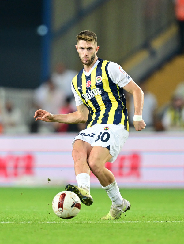 TRANSFER HABERİ - Fenerbahçe’nin yıldızı takımdan ayrılıyor! Resmi teklif yapıldı