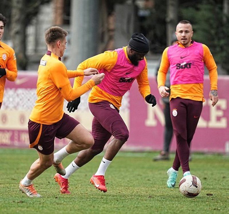 TRANSFER HABERİ - Galatasaray’da ayrılık vakti! Yıldız isim takımdan yolcu