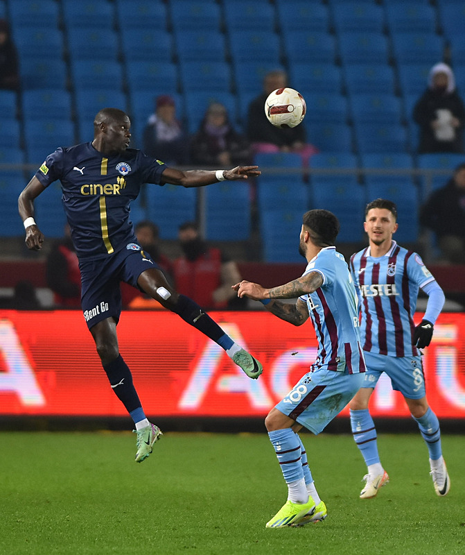 Spor yazarları Trabzonspor - Kasımpaşa maçını yorumladı! Yenilgiye mazeret üretmek...