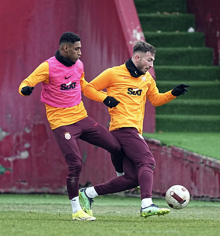 Galatasaray’da bek harekatı hız kazandı! Transfer listesi kabarık