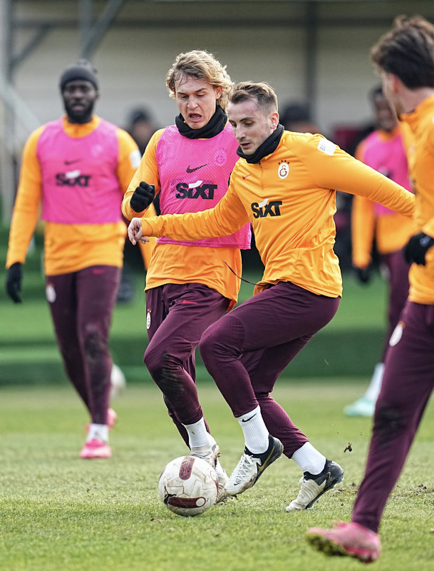 Galatasaray’da bek harekatı hız kazandı! Transfer listesi kabarık