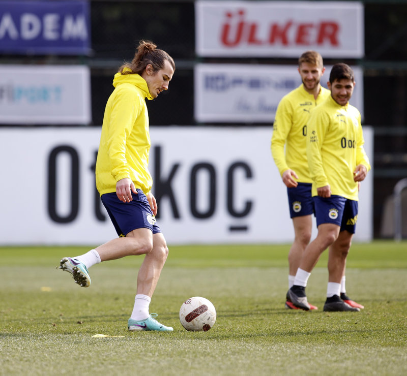 TRANSFER HABERİ - Avrupa devleri peşinde! Fenerbahçe’nin yıldız ismi paylaşılamıyor