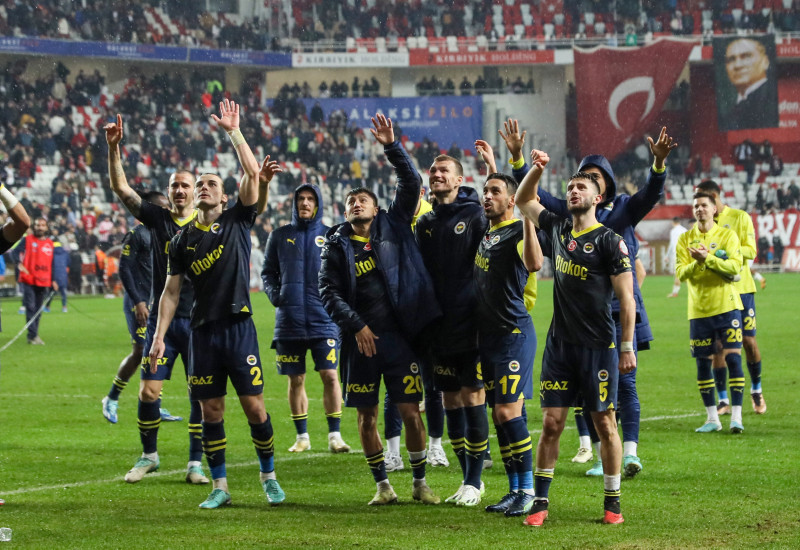 Fenerbahçe genç yıldızı gözüne kestirdi! Transfer görüşmeleri başladı