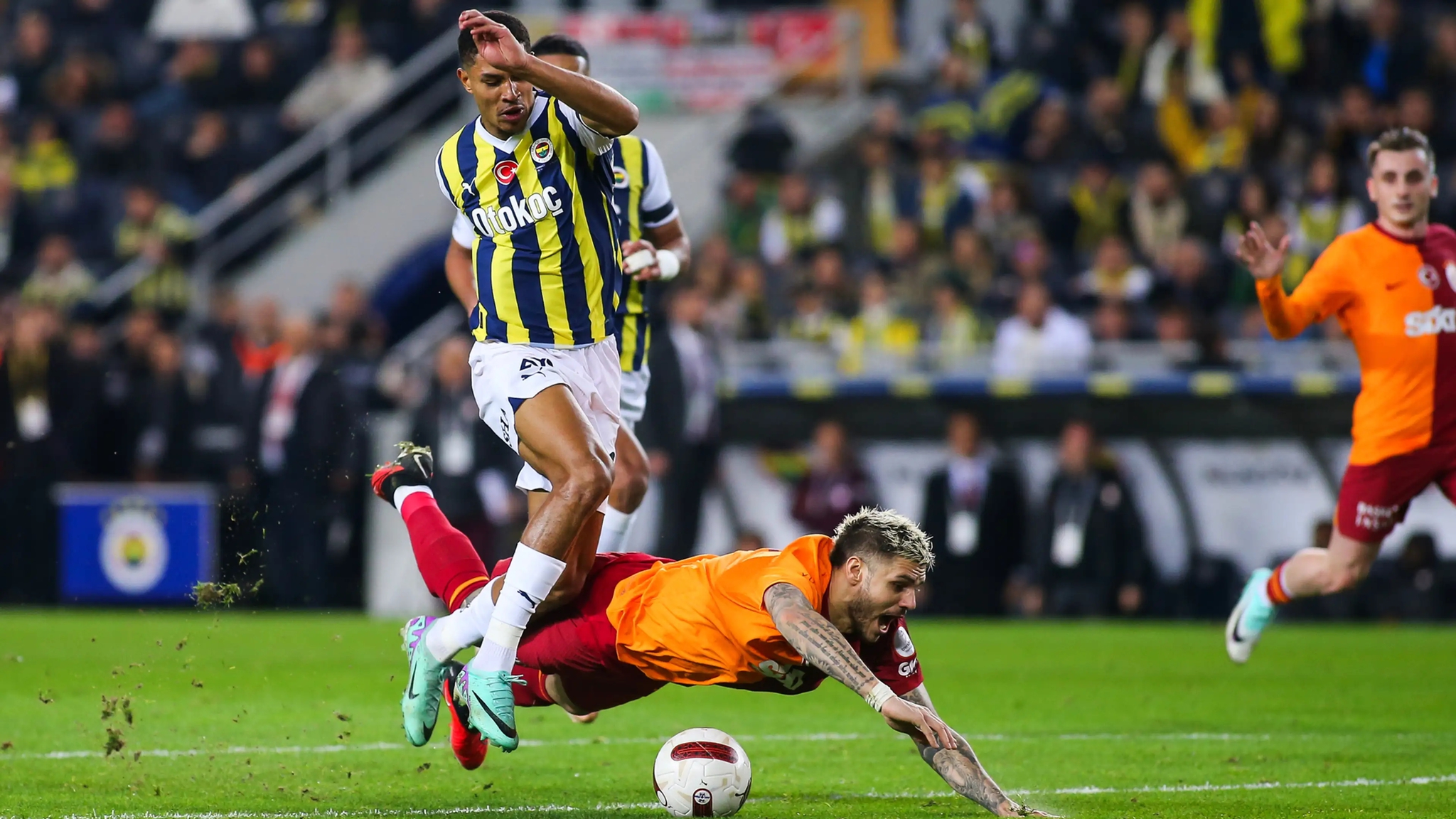 TRANSFER HABERLERİ: Fenerbahçe ve Galatasaray’dan gurbetçi hamlesi!