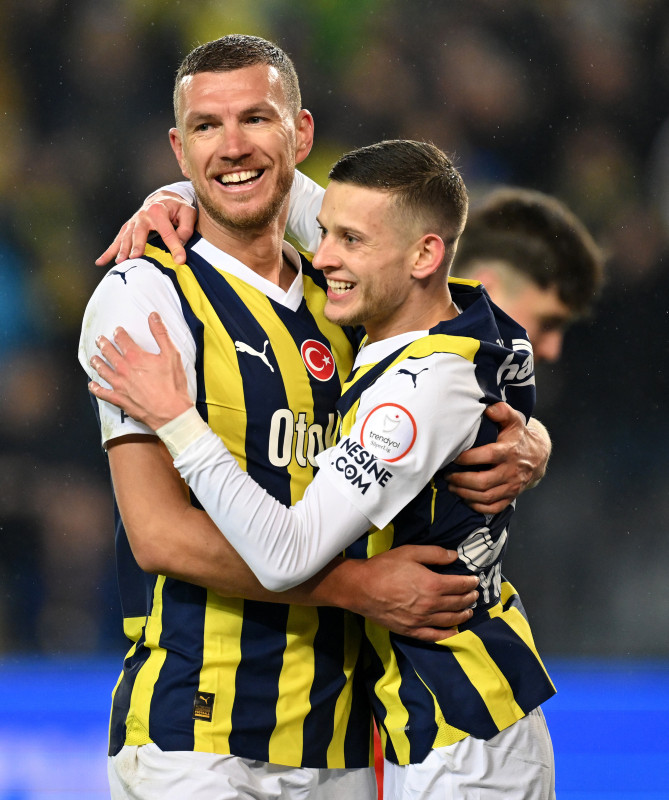 FENERBAHÇE HABERLERİ | İsmail Kartal’dan Edin Dzeko’ya terapi! İşte o konuşma