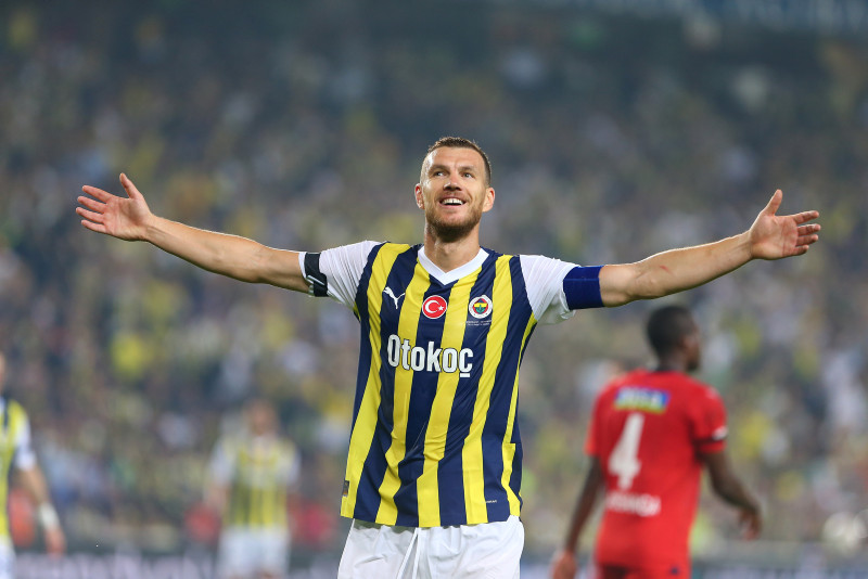 FENERBAHÇE HABERLERİ | İsmail Kartal’dan Edin Dzeko’ya terapi! İşte o konuşma