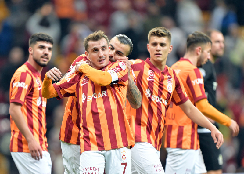 TRANSFER HABERİ | Galatasaray’a piyango vurdu! Cimbom’un 3 yıldızının peşindeler