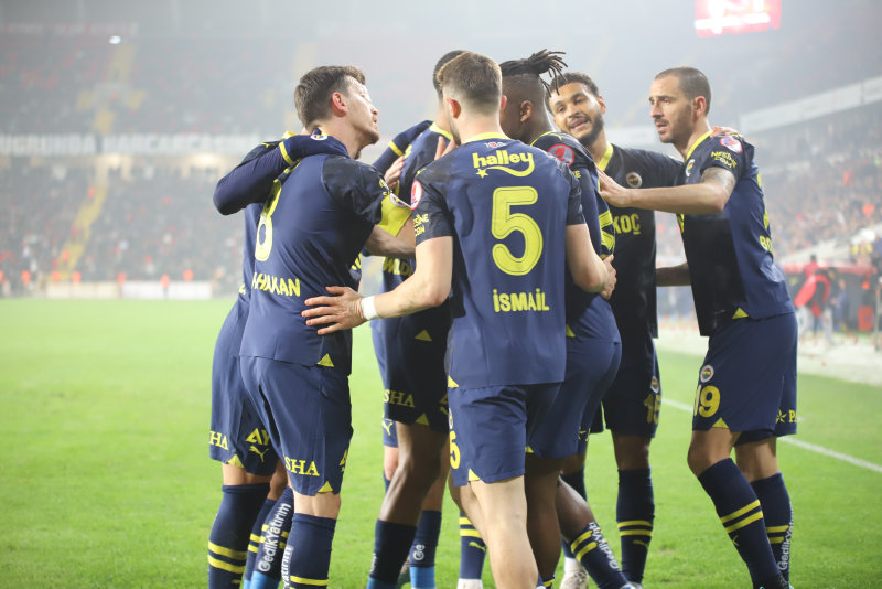 Gaziantep FK-Fenerbahçe maçı sonrası sert eleştiri! Ne yaptığını bilmiyor