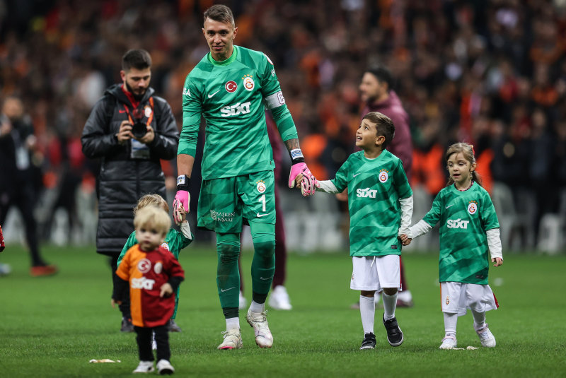 TRANSFER HABERİ: Galatasaray’dan flaş Muslera kararı! Sözleşmesi...