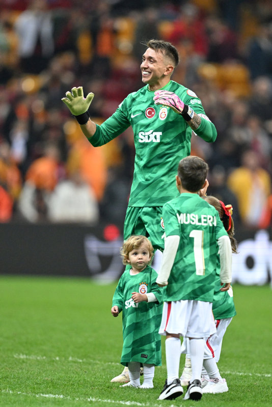 TRANSFER HABERİ: Galatasaray’dan flaş Muslera kararı! Sözleşmesi...