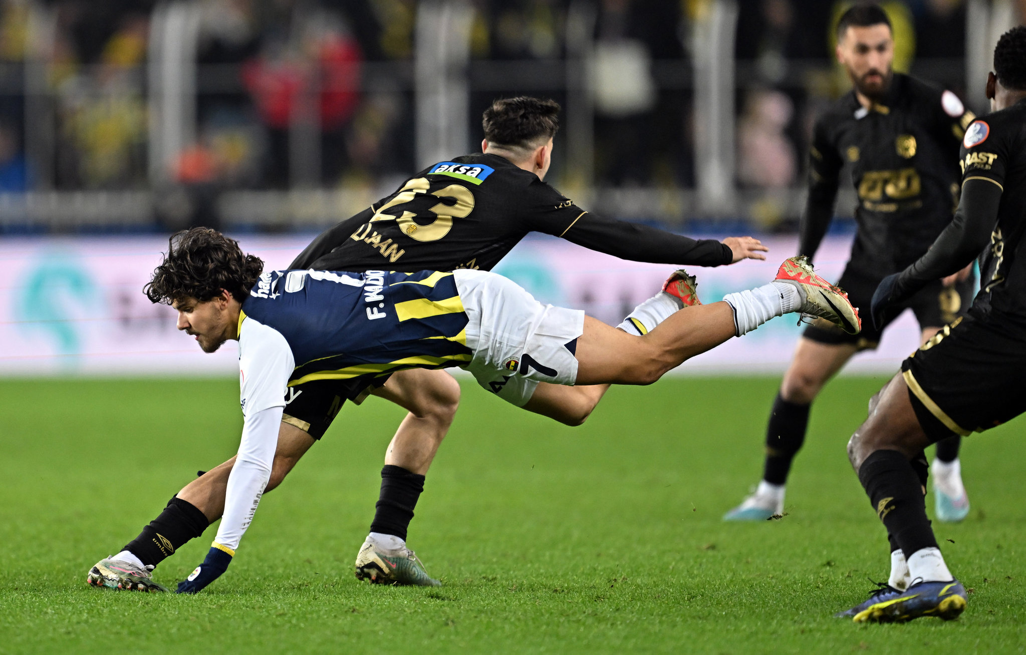 Fenerbahçe’den flaş Ferdi Kadıoğlu kararı! Transferde Sacha Boey detayı