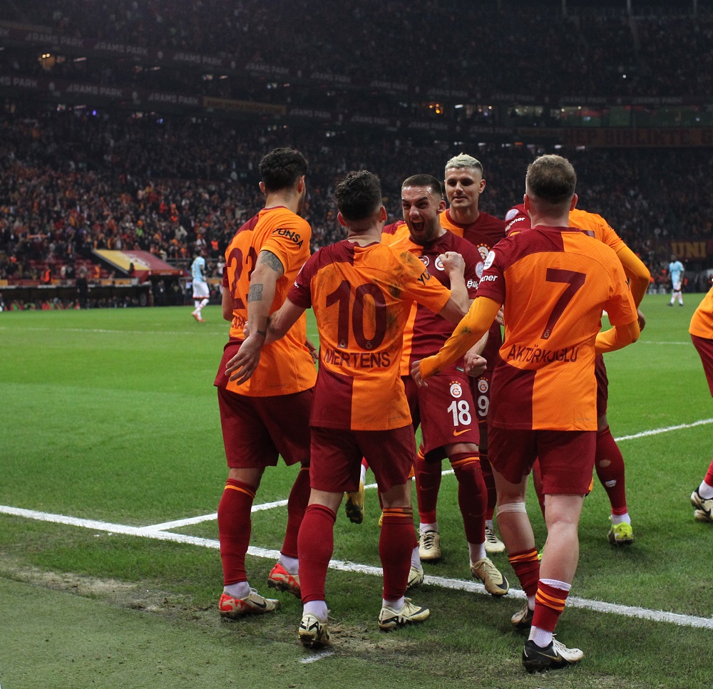 Galatasaray liderlik peşinde! İşte Okan Buruk’un Bitexen Antalyaspor maçı muhtemel 11’i