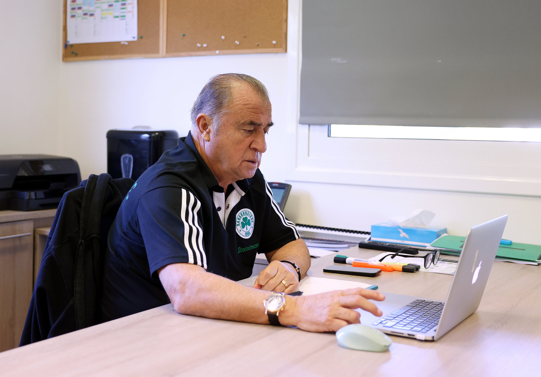 Yunanistan’da Panathinaikos taraftarı isyan etti! Fatih Terim gönderilsin