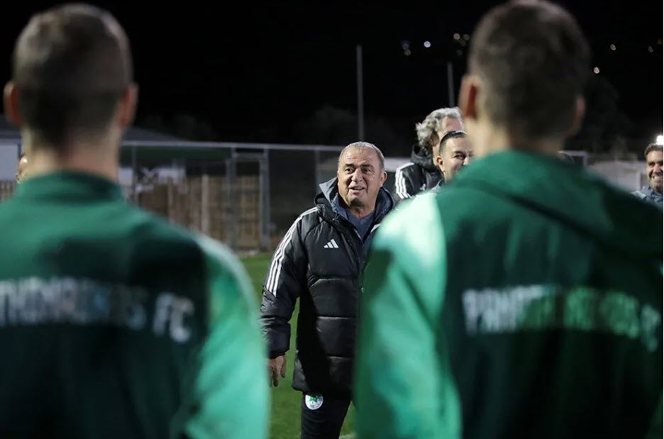 Yunanistan’da Panathinaikos taraftarı isyan etti! Fatih Terim gönderilsin