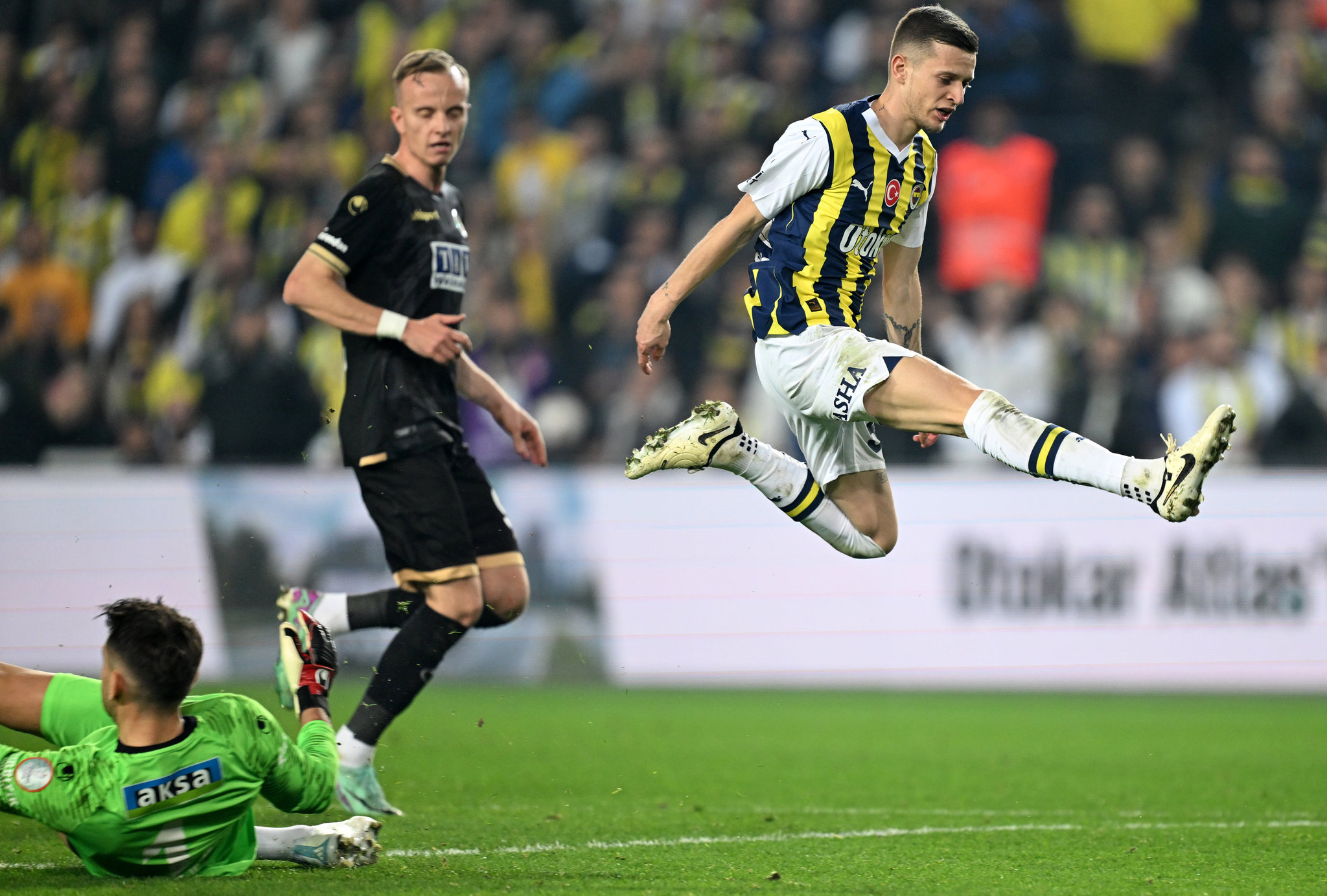 FENERBAHÇE TRANSFER HABERİ - Sebastian Szymanski sezon sonu yolcu! Bonservis bedeli...